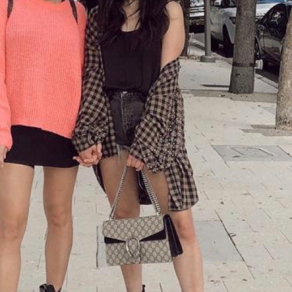 LEVIS DISTRESSED SHORTS - Picture 4 of 4